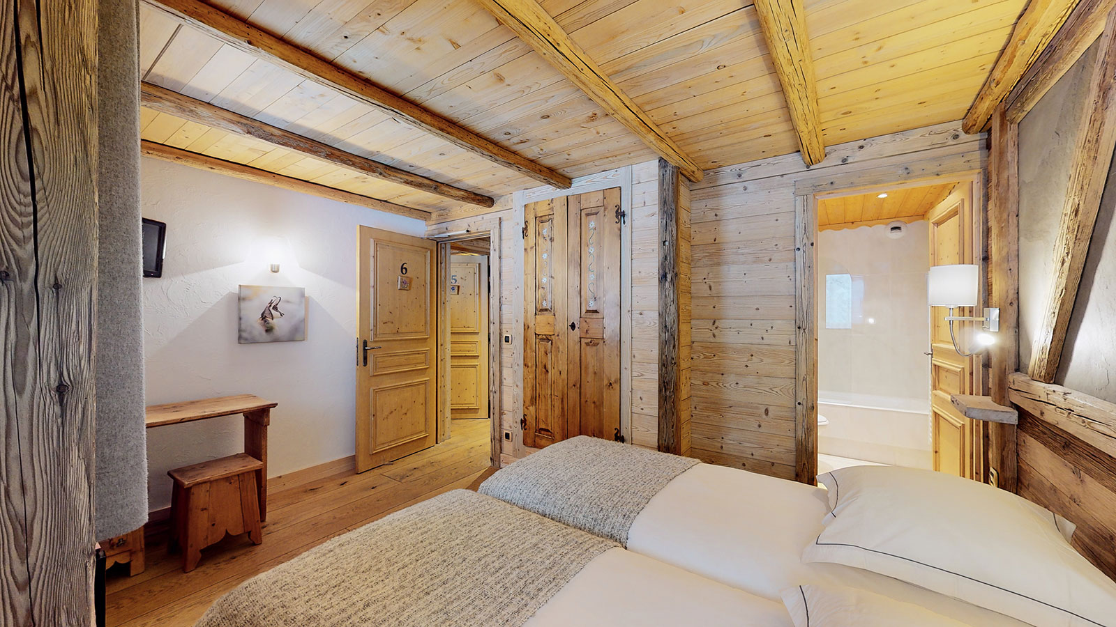 Bedroom 6 at Chalet La Marsa — bright twin room, ideal for children