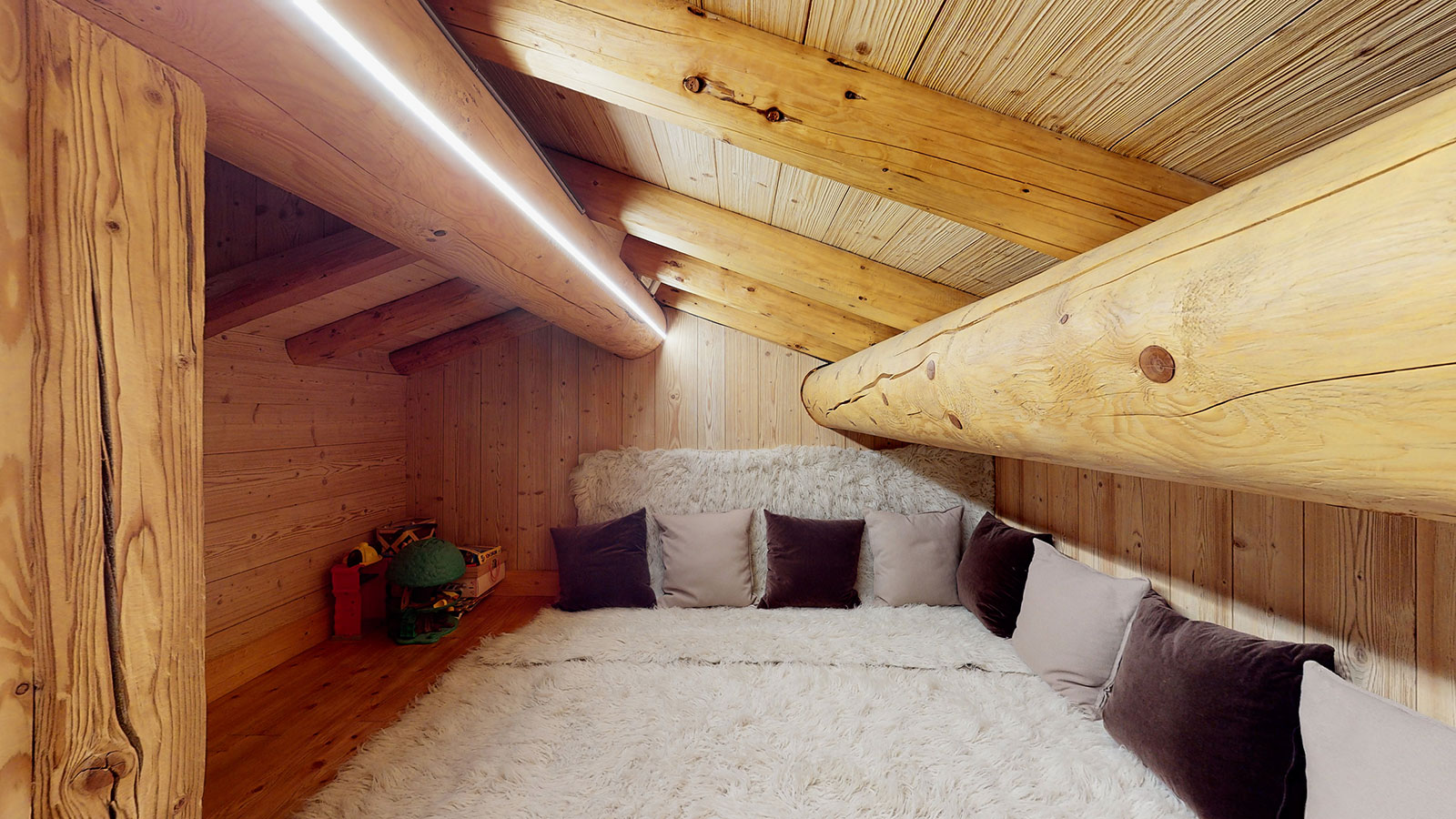 Games room at Chalet La Marsa, a sociable space for children and adults